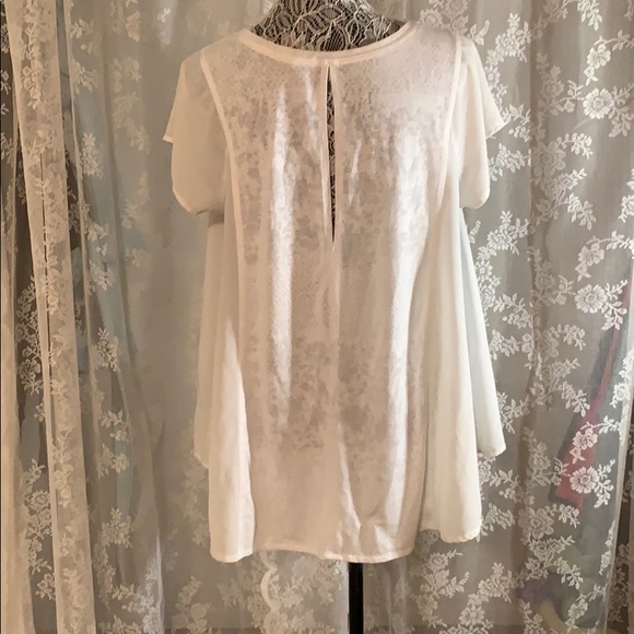 Sheer hi-low a line blouse - Picture 4 of 8